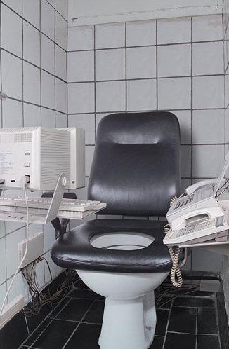 Illustration for article titled 10 Gadgets That Transform Your Bathroom Into a Home Office